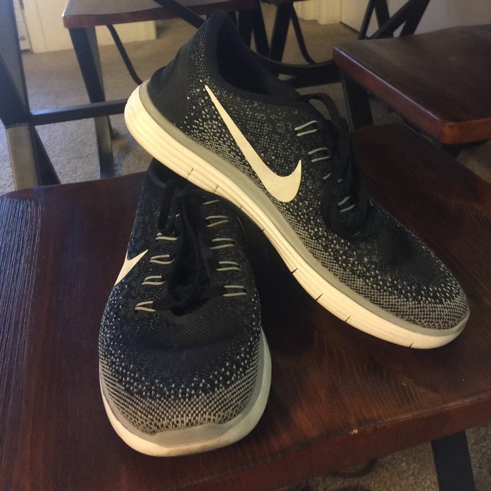 NIKE FREE RUN