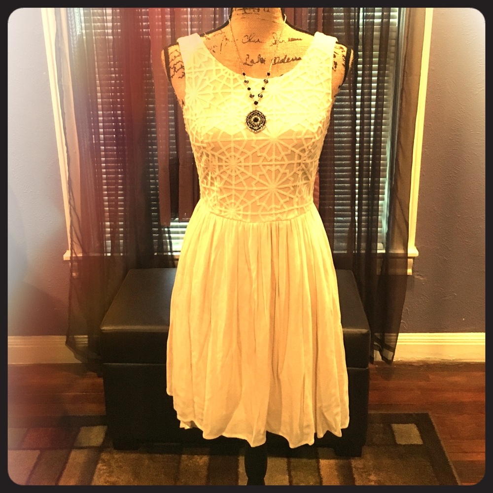 🌸🌸GORGEOUS Francescas Ivory Print Dress🌷🌷