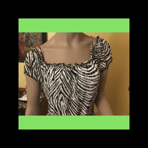 SOLD 🆕Black & White adorable Dress - Picture 2 of 4