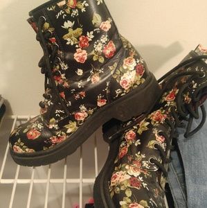 Cute black boots with roses
