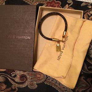 LOUIS VUITTON 19CM LOCKIT BRACELET WITH BOX& BAG