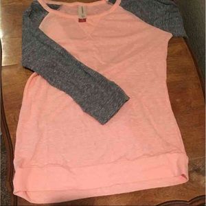 No Boundaries peachy/coral midsleeve top