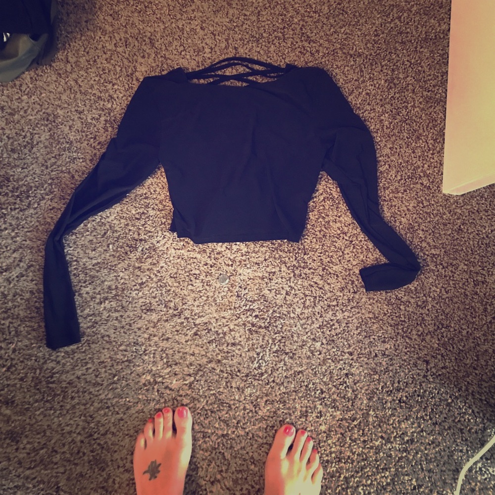 Black cross cross back crop