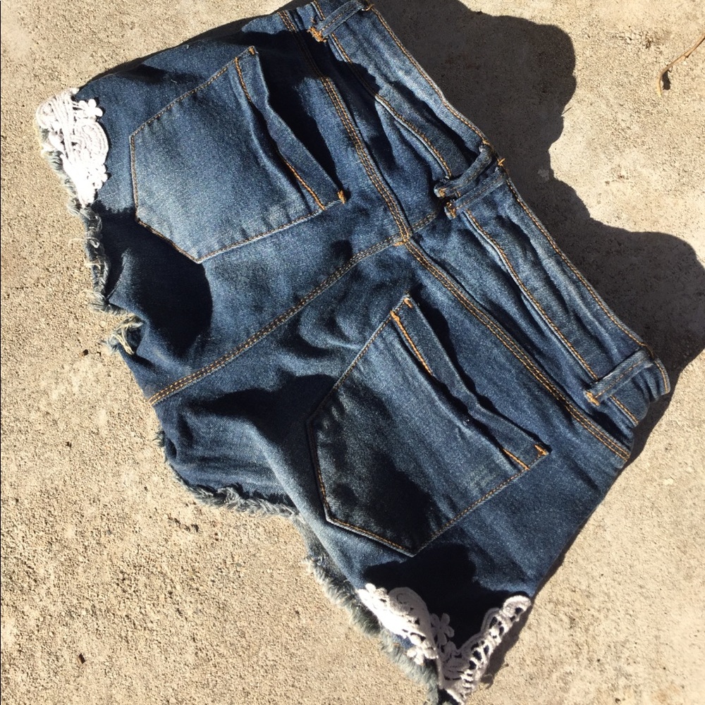 Shorts - Picture 3 of 3