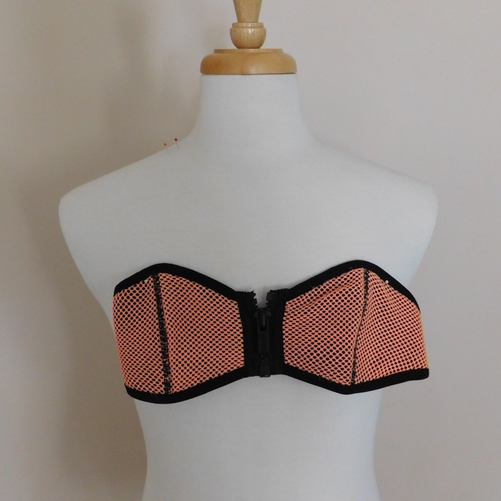 Triangl strapless neoprene bikini top