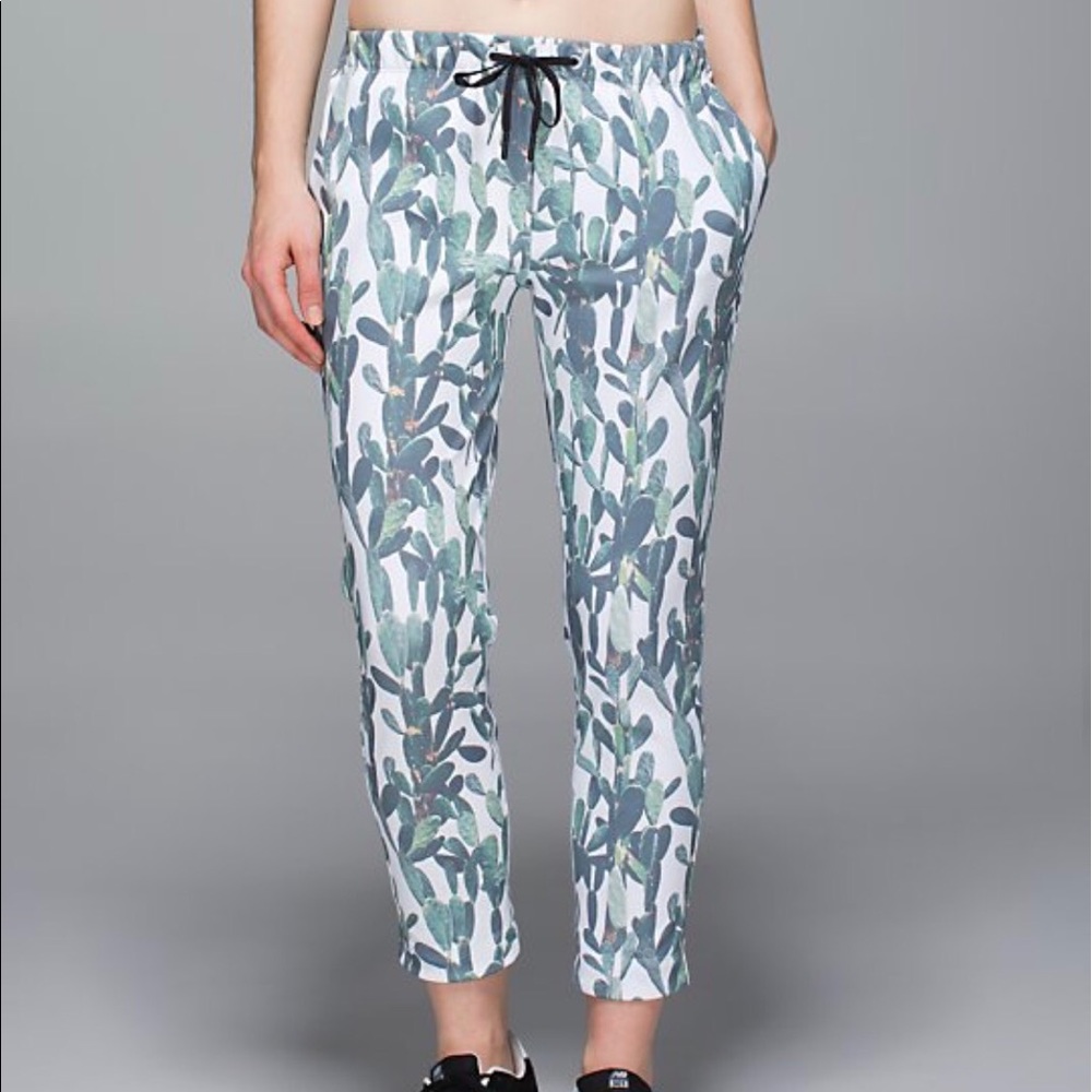 Lululemon Jet Crop Slim Cactus Print Sz. 8