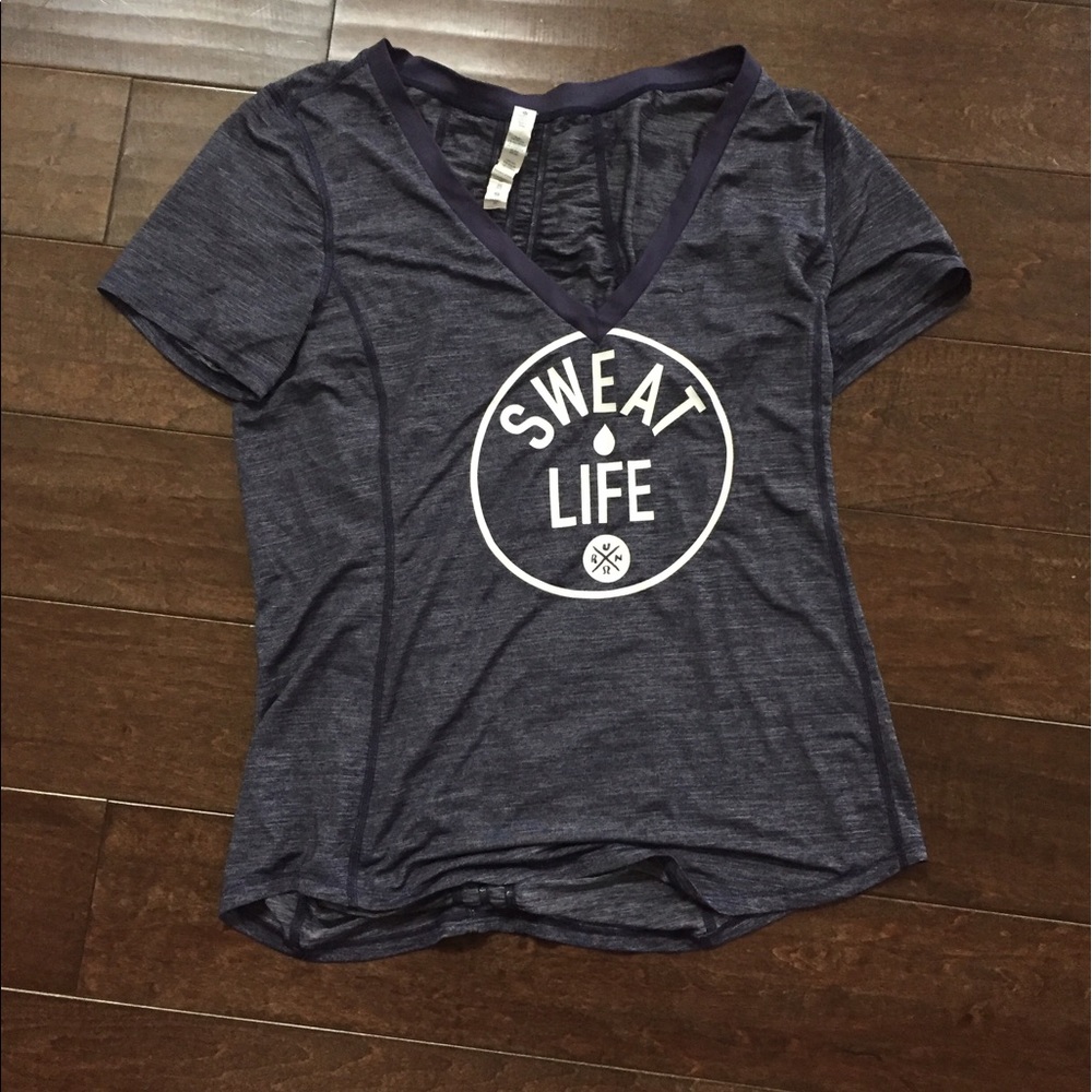 Lululemon shirt sleeved shirt