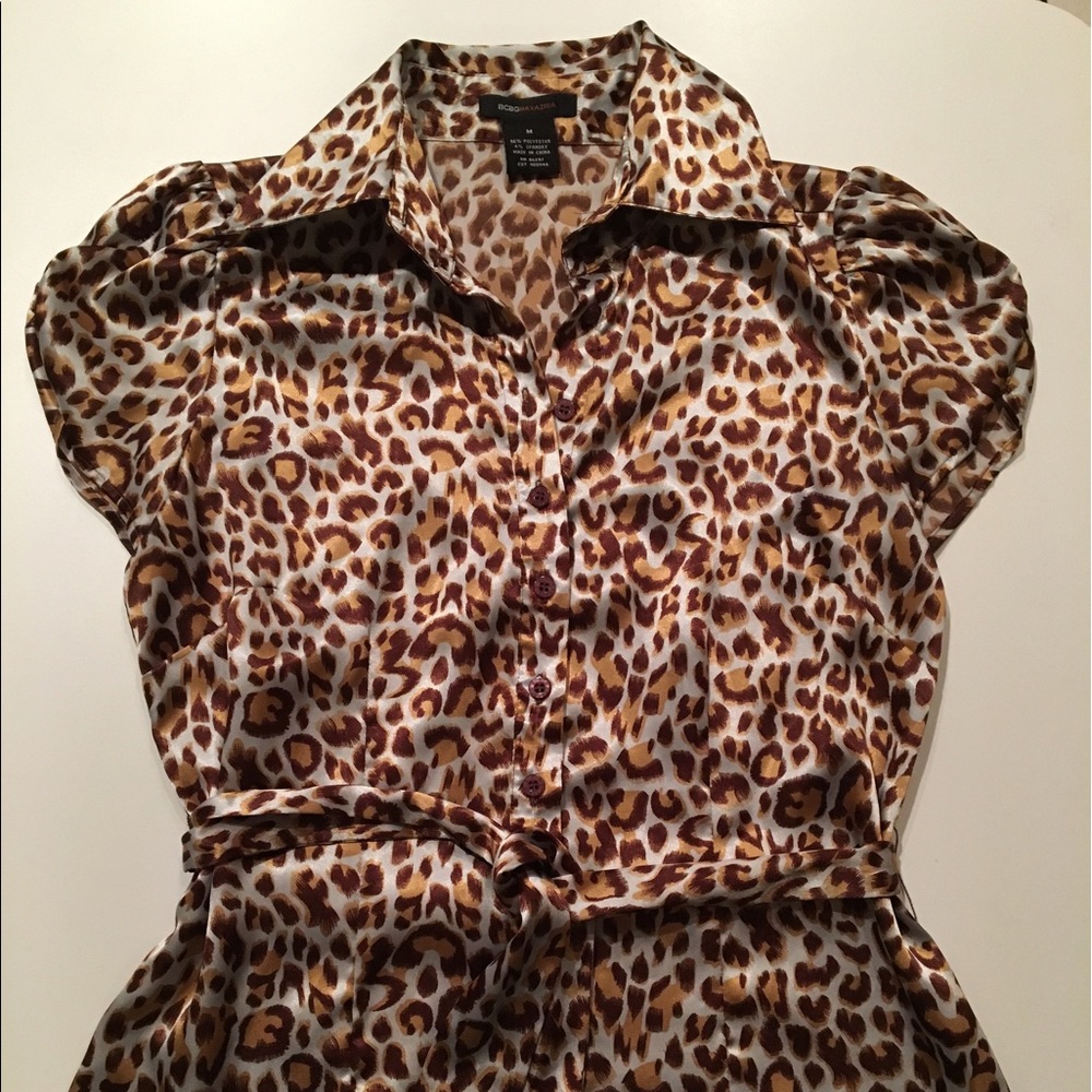 Like new! BCBG MAX AZARIA leopard print blouse
