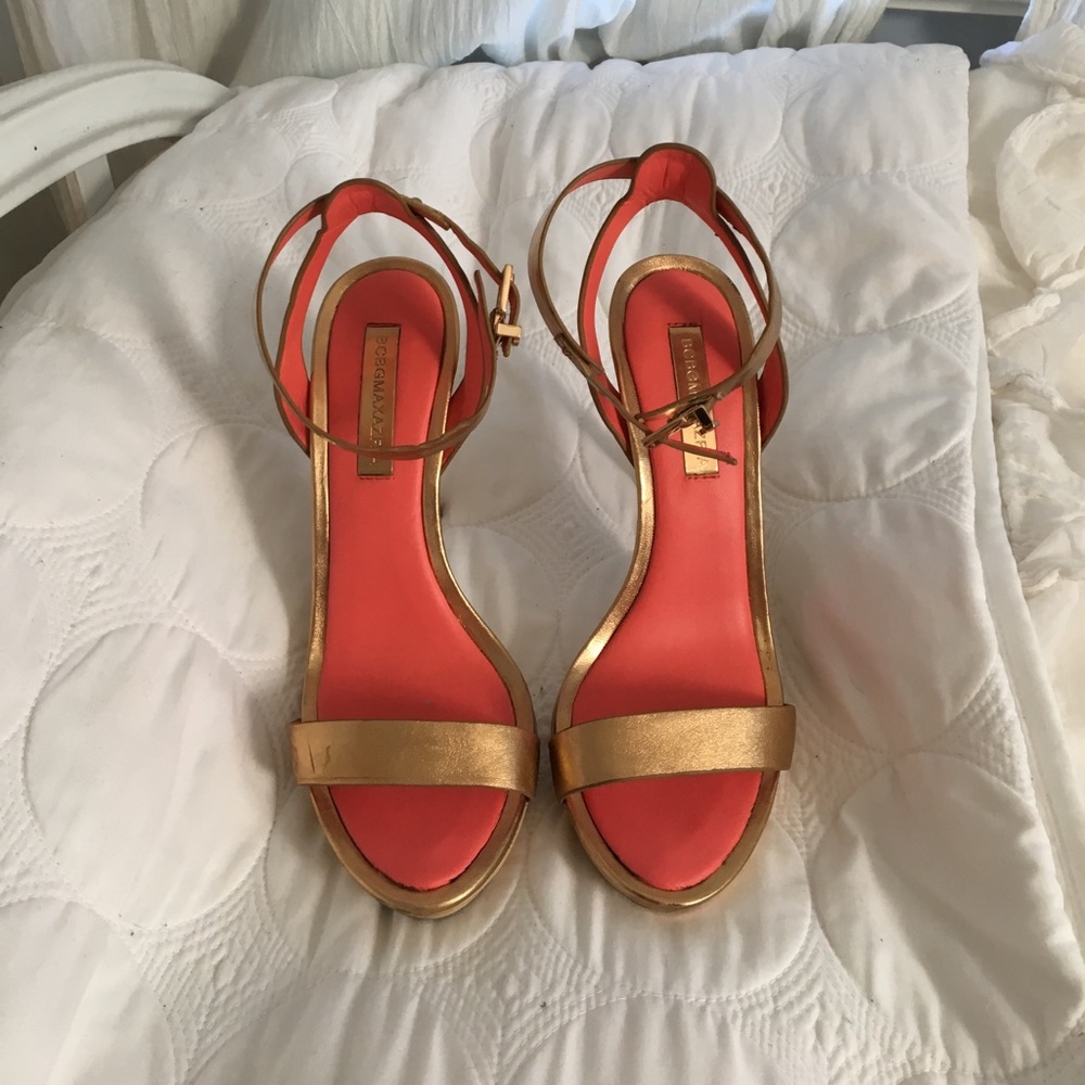 BCBGMAXAZRIA GOLD GODDESS STRAPPY SANDALS