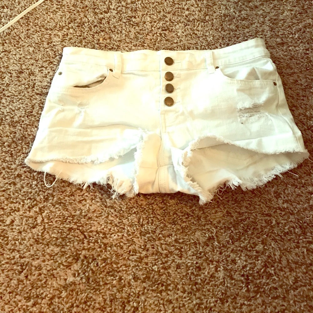 White billabong shorts