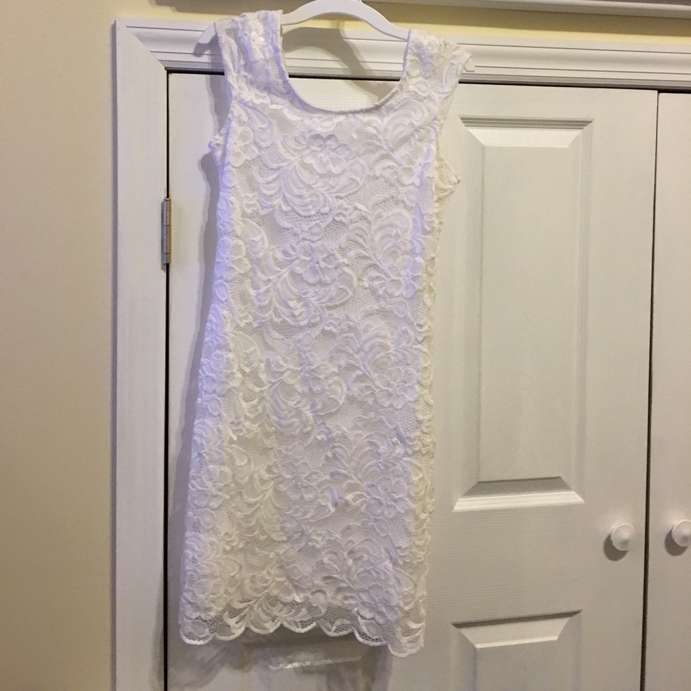 Lace bodycon dress