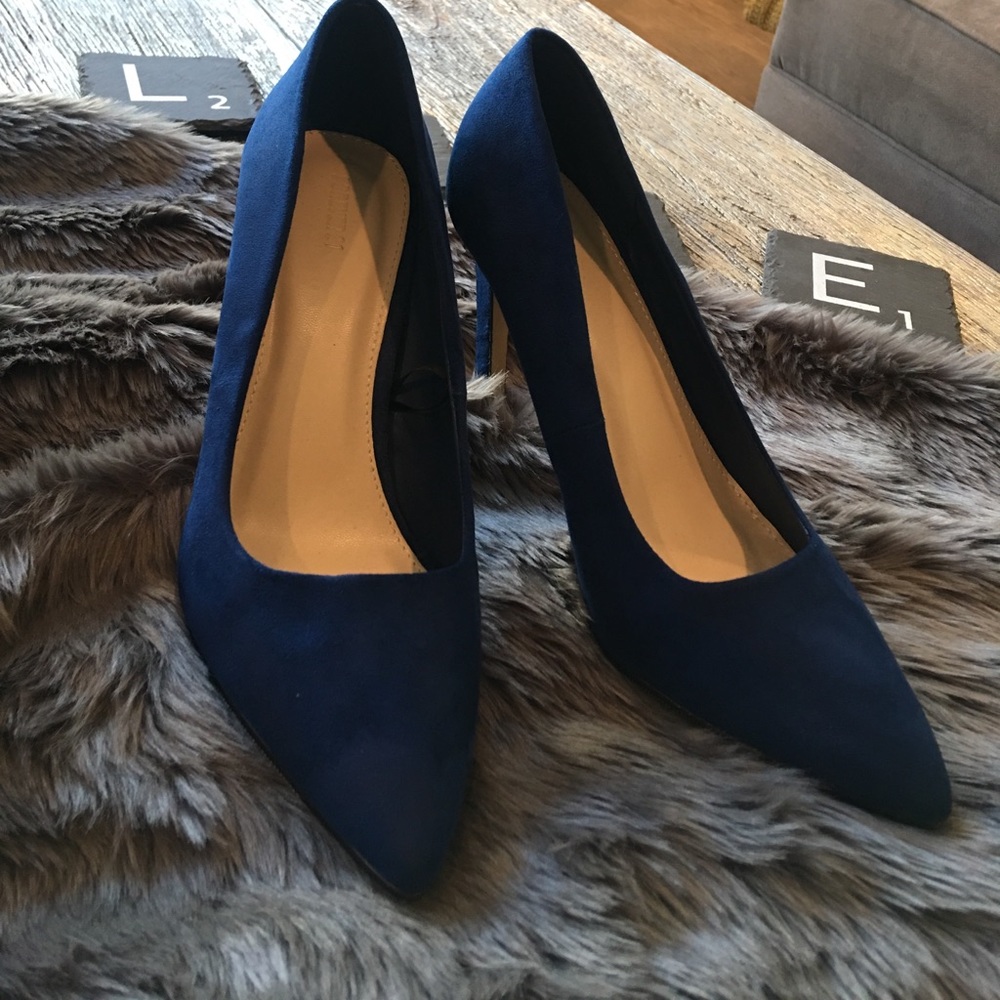 NWOT Royal Blue Suede-like Heels Pumps 👠