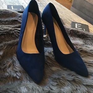 NWOT Royal Blue Suede-like Heels Pumps 👠