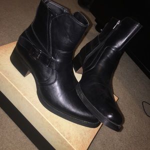 Men’s Black leather ankle boots !