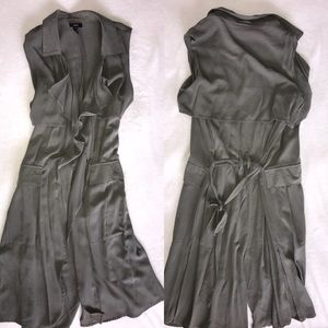 Sleeveless duster