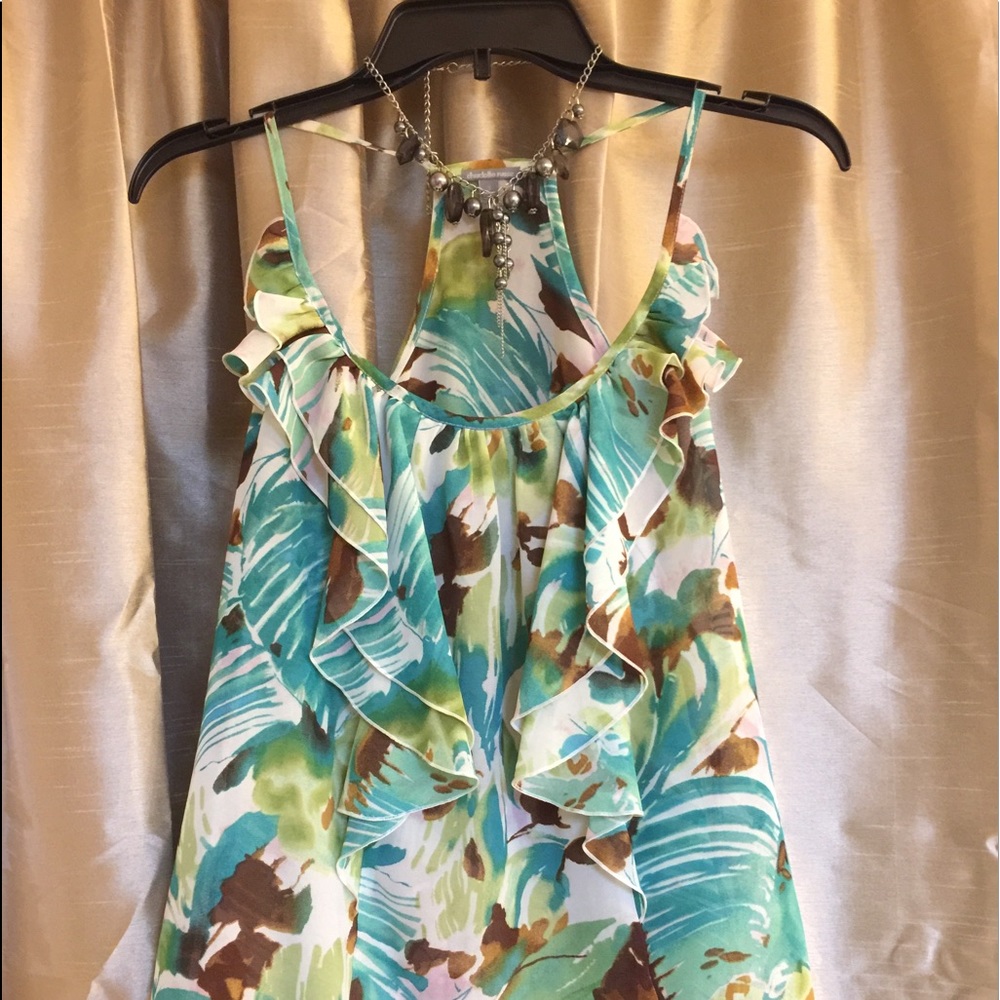 Look fantastic in this cool and breezy top.