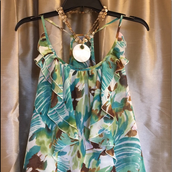 Look fantastic in this cool and breezy top. - Picture 3 of 6