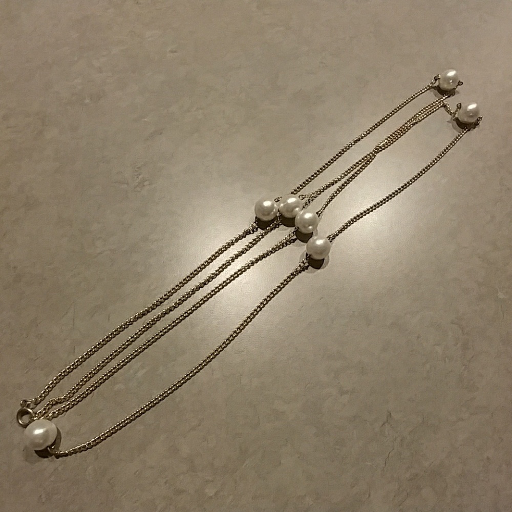 Long pearl necklace