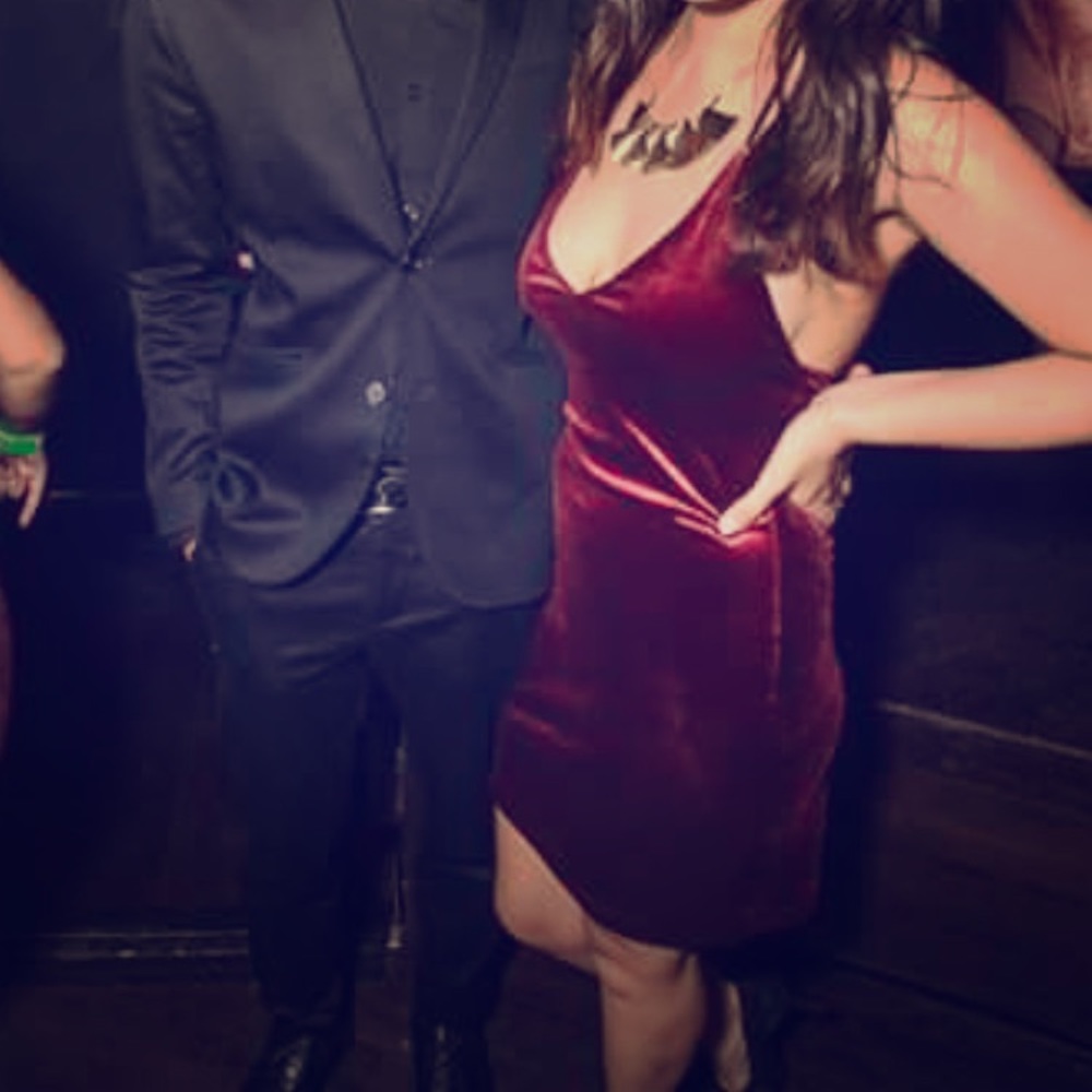 ‼️PRICE DROP‼️ BEAUTIFUL WINE COLORED VELVET DRESS