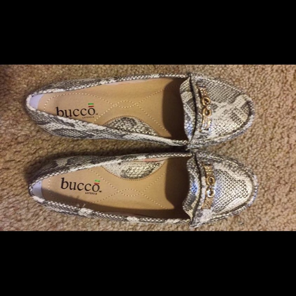 Bucco patterned flats