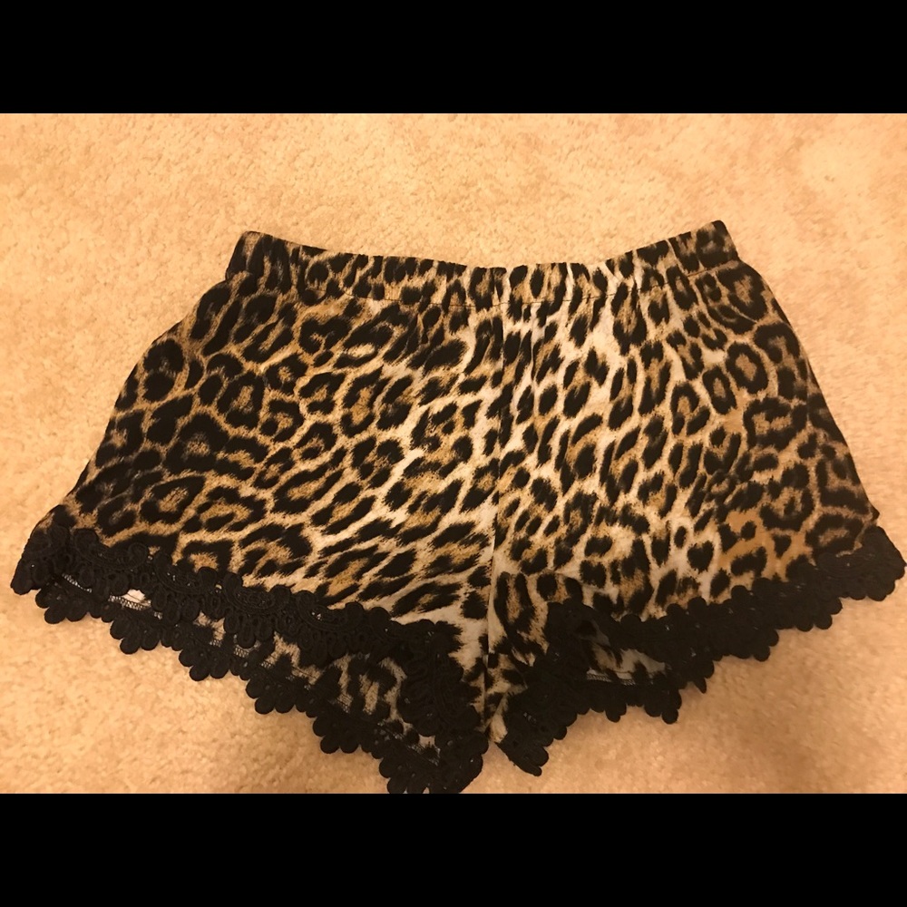 Cute leopard print shorts!!