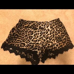 Cute leopard print shorts!!