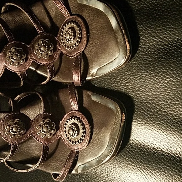 Shoes - Picture 2 of 4