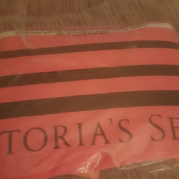 VS Spring 2017 Limited Tote - Picture 5 of 5