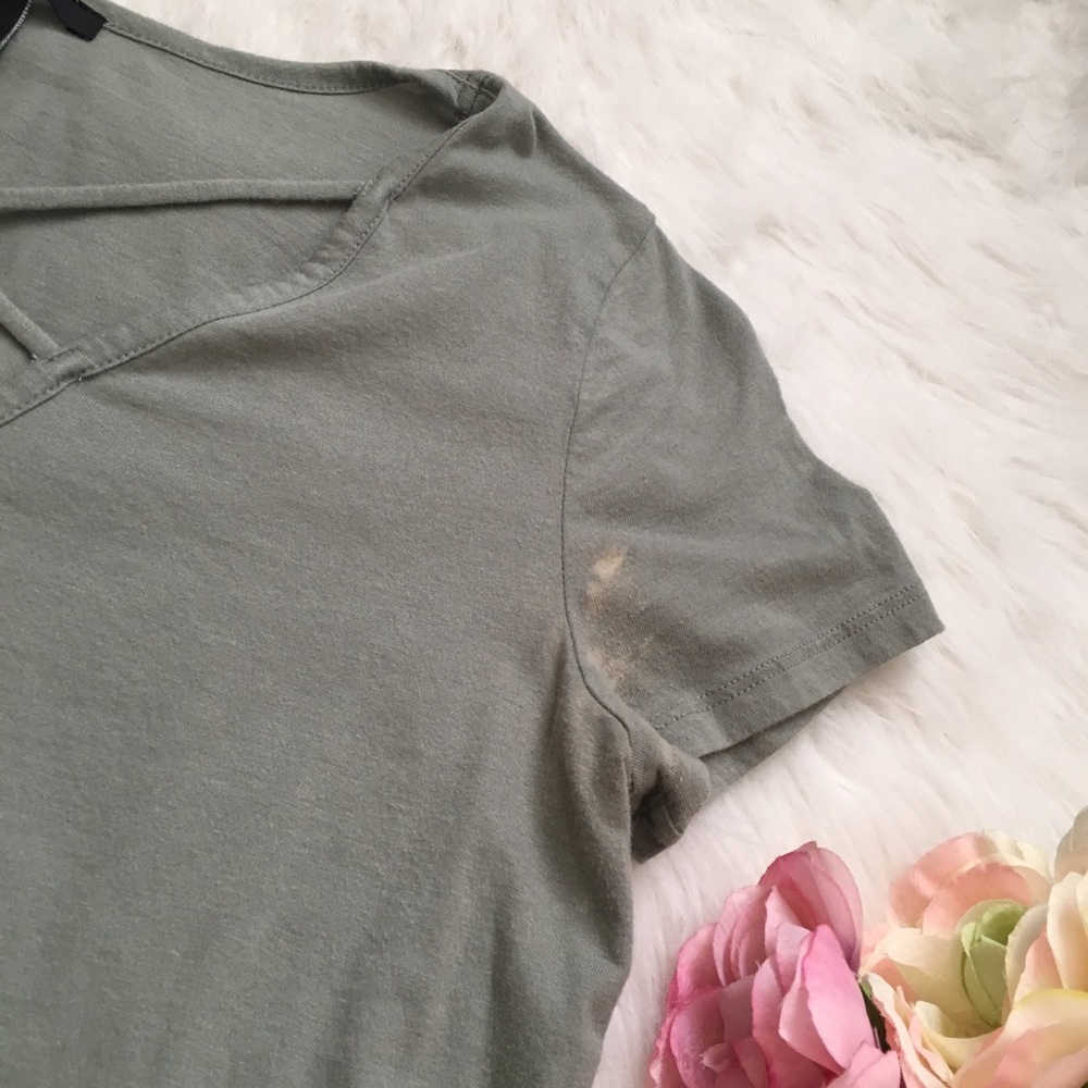 Forever 21 🦋 Forest Green Criss Cross Tee SZ S - Picture 2 of 4