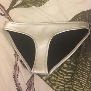 Silver triangl bottoms