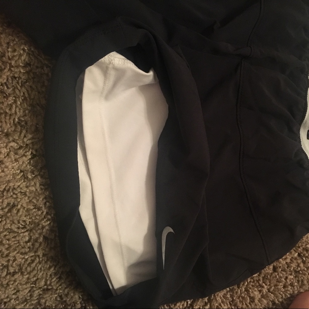 Too small - Picture 3 of 3