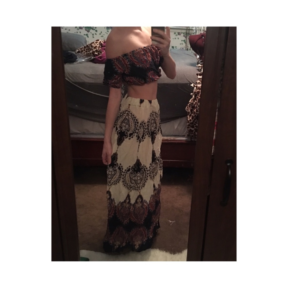 CLEAR OUT🌹 off the shoulder 2 piece set - Picture 2 of 6