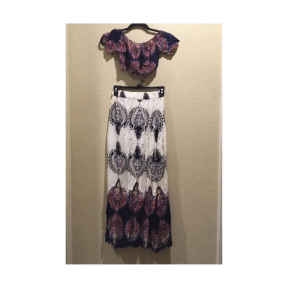 CLEAR OUT🌹 off the shoulder 2 piece set - Picture 3 of 6