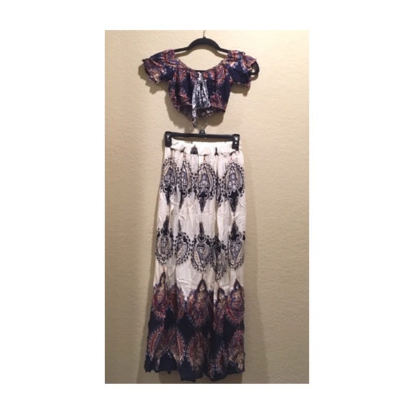 CLEAR OUT🌹 off the shoulder 2 piece set - Picture 4 of 6