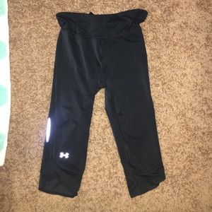 black spandex yoga pants