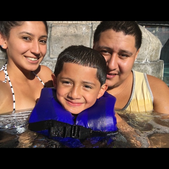 Meet Your Posher 👋🏼💕 - Picture 4 of 5