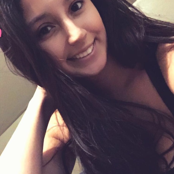 Meet Your Posher 👋🏼💕 - Picture 5 of 5