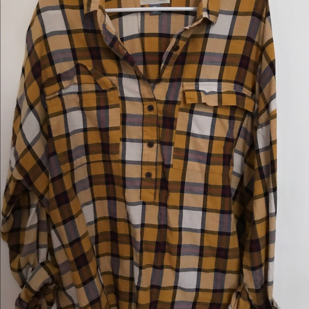 Cute button down shirt. Looks good on every shape