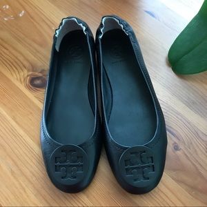 Minnie travel flats