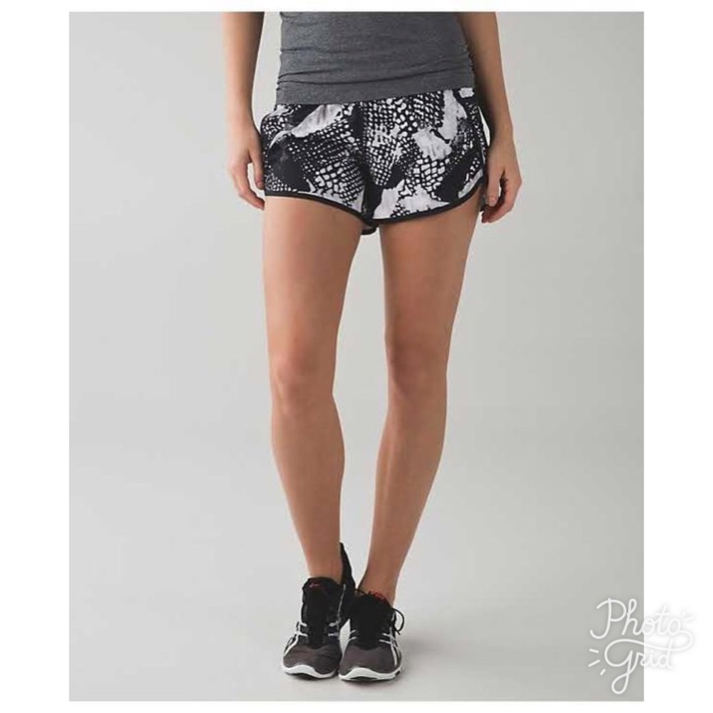 Lululemon Tracker Shorts lV Static Mist Print