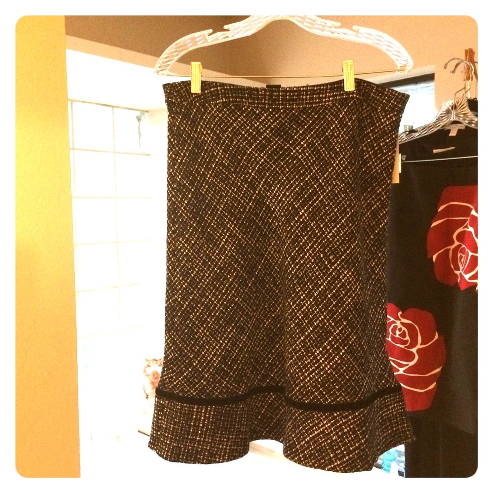 GAP * NWT * black & white wool/ tweedy skirt