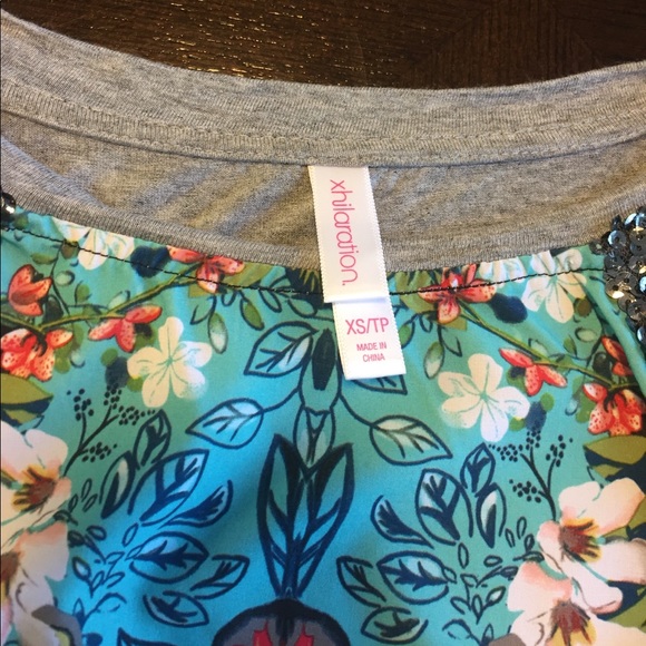 Floral design crop top with sequence sleeves - Picture 3 of 4