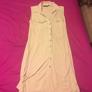 Sleeveless button up dress.