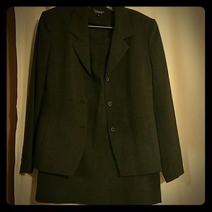 Skirt suit