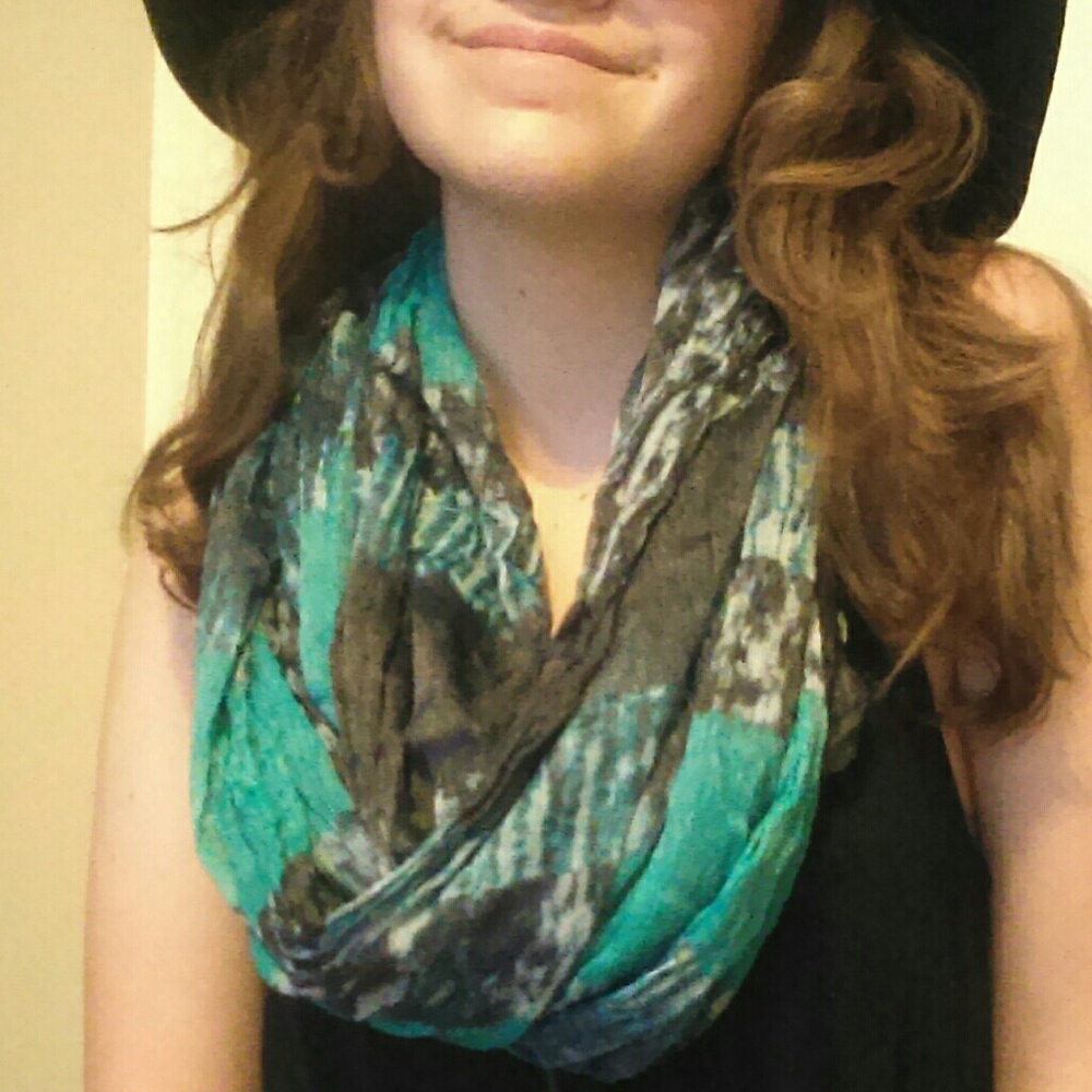 Collectioneighteen, double infinity loop scarf