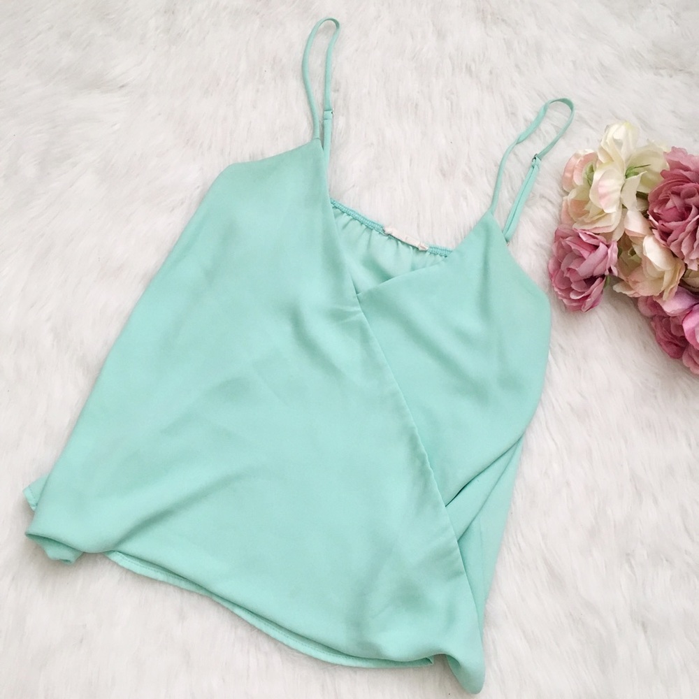 Boutique 🌷 Aqua Blue Crossover Tank SZ S