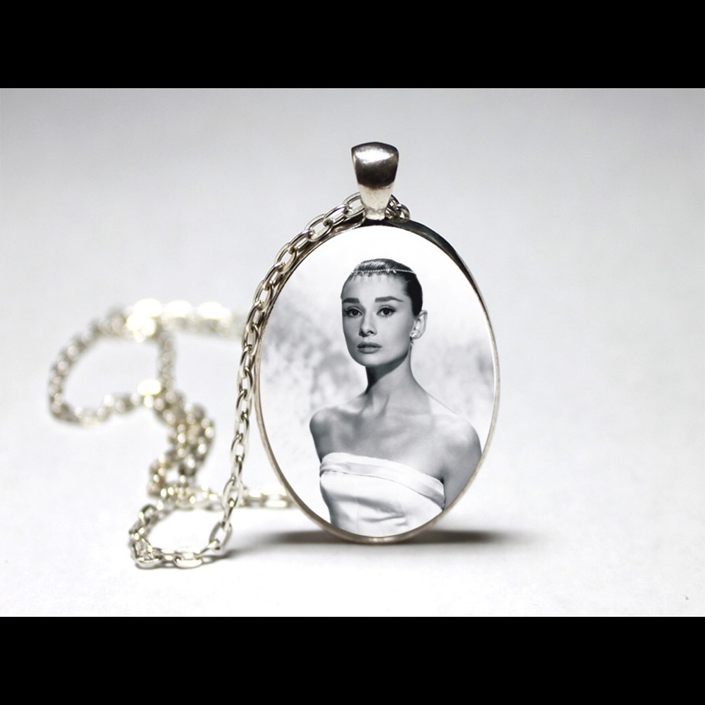 Audrey Hepburn oval pendant necklace.