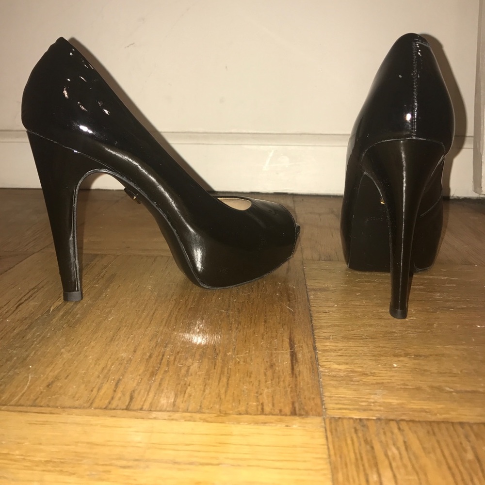 Pour La Victoire Patent Peep Toe Pumps