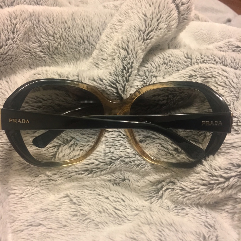 🎉HOST PICK🎉😍Prada Oversized Sunglasses😍 - Picture 5 of 8