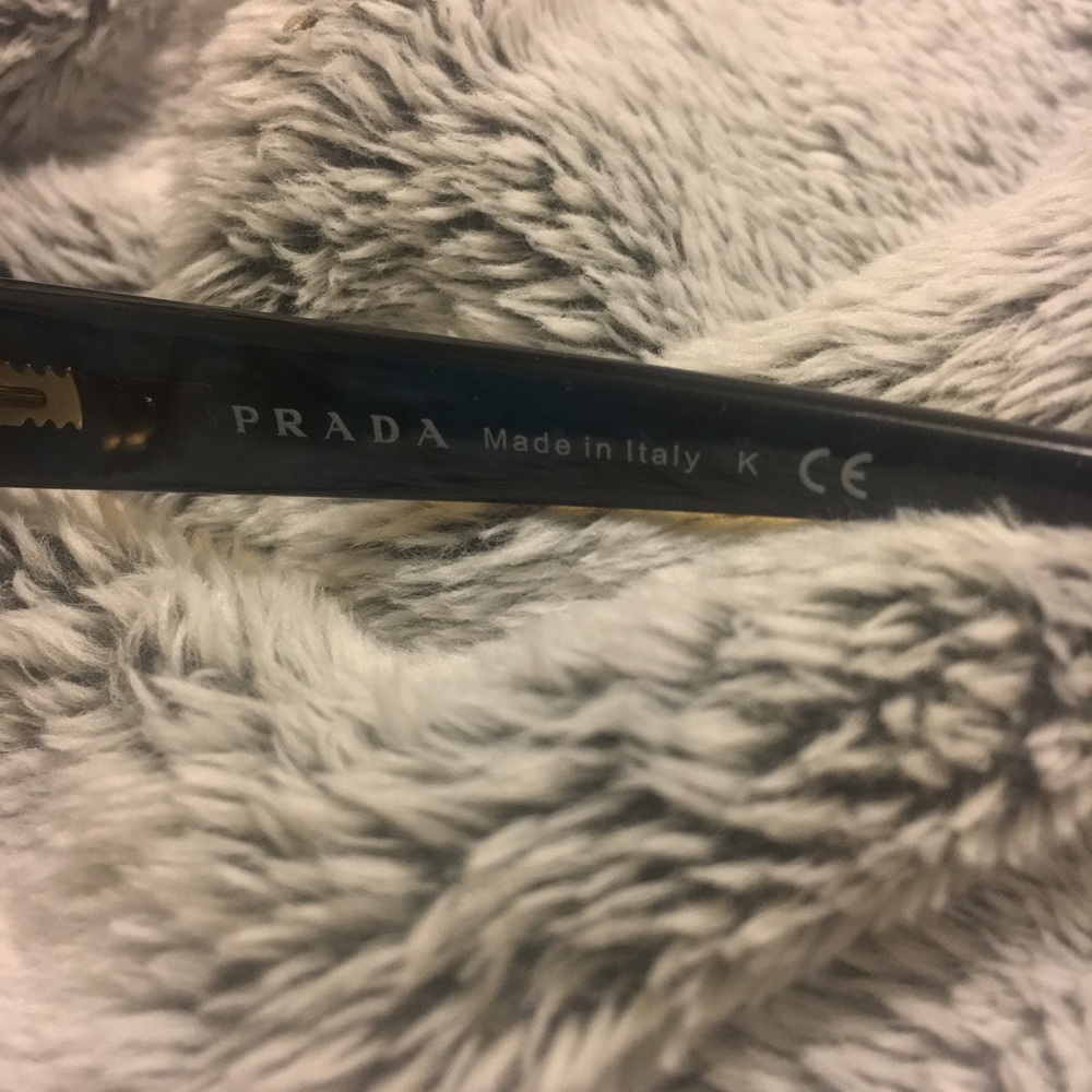 🎉HOST PICK🎉😍Prada Oversized Sunglasses😍 - Picture 8 of 8